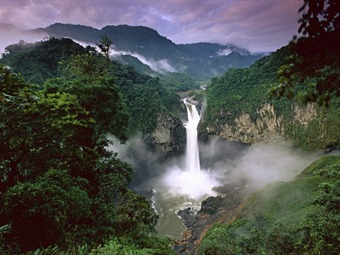 Congreso de Ecuador aprueba polémica explotación petrolera en Amazonas