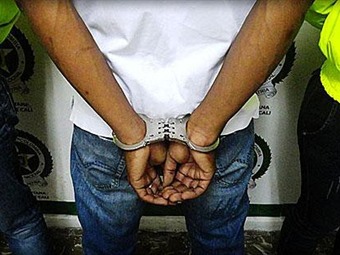 Libre patrullero señalado de muerte de una joven en retén de Policía