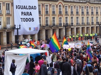 Cae tutela que obligaba a notario a casar a dos hombres