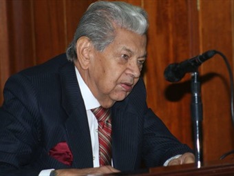 Familia y tres mujeres disputan herencia del exsenador Victor Barco