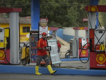 Gasolina baja $144 en noviembre