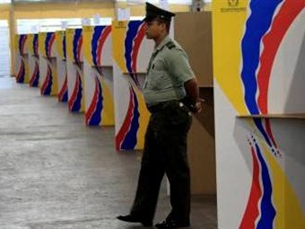 Foto de Uribe en tarjetones induciría al error: registrador