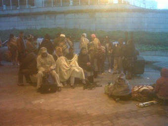 Desplazados protestan frente al edificio de la Unión Europea en Bogotá