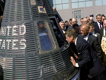 Kennedy y la Luna