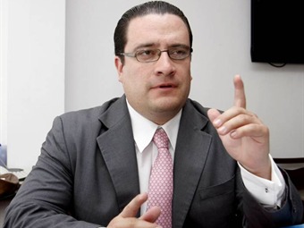 Como ridículo califican sobornos para excontralor Miguel Moralesrussi