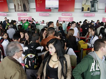Defensoría exige a Avianca plan de choque para atención a pasajeros