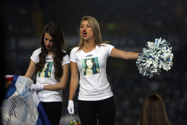 Porristas de Millonarios hacen homenaje a Luisa Fernanda Ovalle