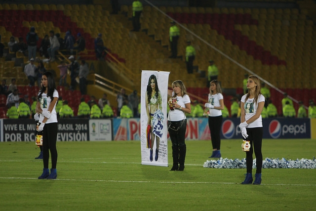 Porristas de Millonarios hacen homenaje a Luisa Fernanda Ovalle