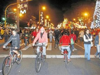 Arranca ciclovía nocturna en Bogotá