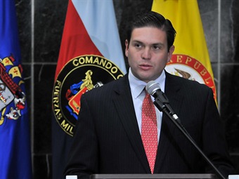 Mindefensa pide explicaciones al comandante del Ejército sobre chuzadas