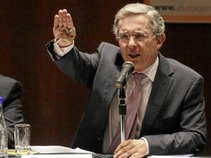 Uribe dice hay silencio cómplice con la dictadura de Venezuela