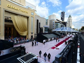 La alfombra roja de los Óscar se prepara para hacer frente a la lluvia