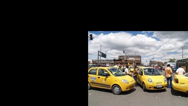Taxistas en Armenia recogen ayudas para familias de Fundación, Magdalena