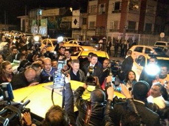 Más de mil de taxistas en el Campín se unen a la campaña de Santos