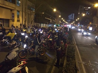 Motociclistas protestan por restricción en Bogotá