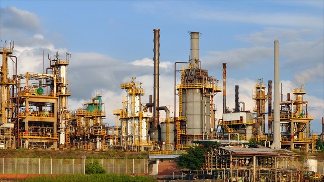 557 trabajadores fueron despedidos por los bajos costos del petróleo