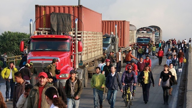 Camioneros esperan respuesta del presidente Santos para levantar paro