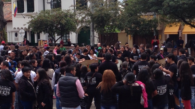 Padres y estudiantes de colegios en concesión protestaron en Usaquén