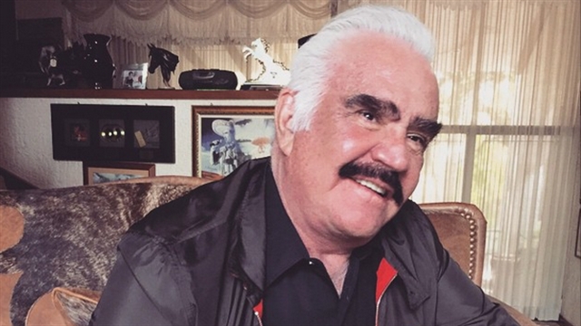 Vicente Fernández publica fotos para desmentir rumores de muerte