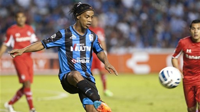 Ronaldinho dice estar en su mejor momento y niega que piense en el retiro