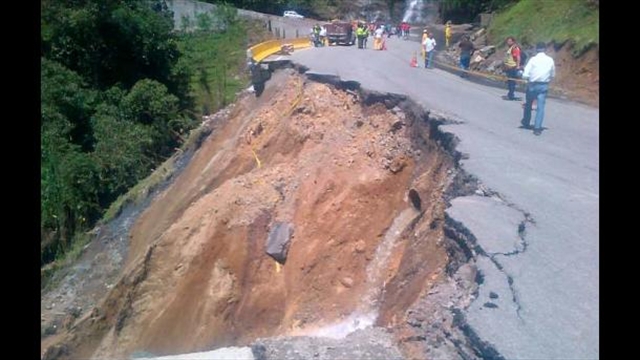 Permanece cerrada la vía hacia el alto de La Línea