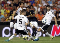 Málaga y Sevilla firman tablas en un partido con ocasiones y sin acierto