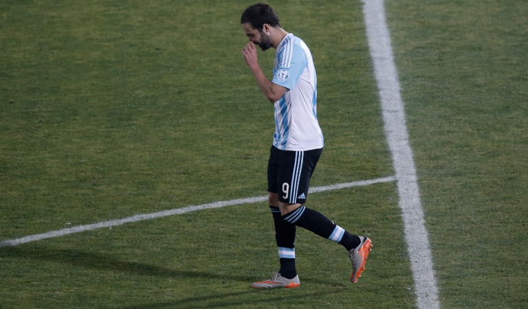 Gonzalo Higuaín no viaja a Estados Unidos y Argentina sufre su sexta baja