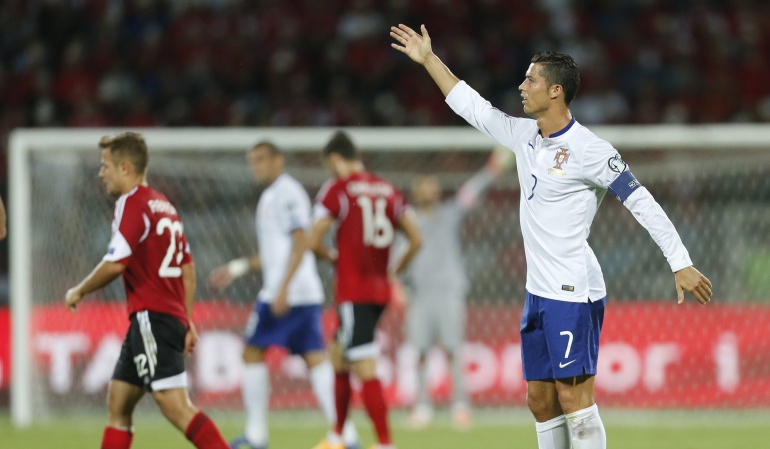 Portugal vence a Albania y se acerca a la Eurocopa