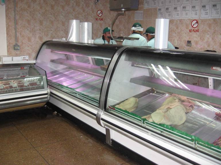 Desabastecimiento de productos de la canasta familiar.