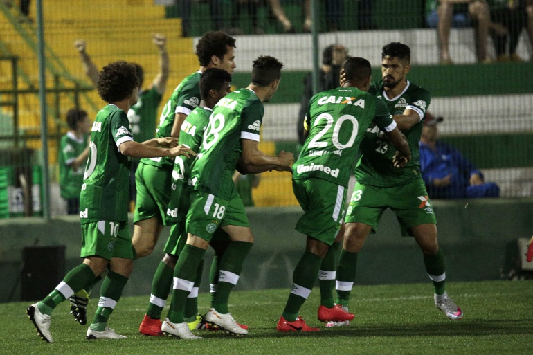 Chapecoense y Defensor Sporting, últimos clasificados a los cuartos de la Sudamericana