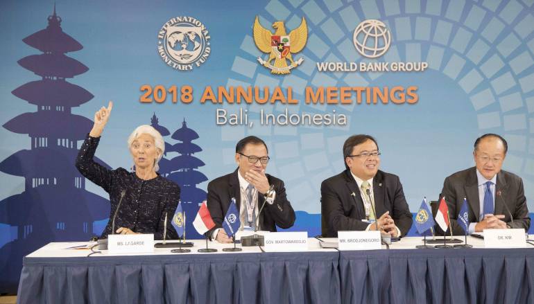 La directora gerente del Fondo Monetario Internacional (FMI), Christine Lagarde, con Agus D.W. Martowardojo, gobernador del Banco de Indonesia; Bambang Brodjonegoro, ministro de Finanzas de dicho país; y del presidente del Banco Mundial, Jim Yong Kim en Lima.