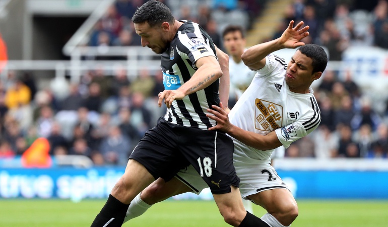 Jonás Gutiérrez demandará al Newcastle cáncer: Jonás Gutiérrez planea demandar al Newcastle por discriminación