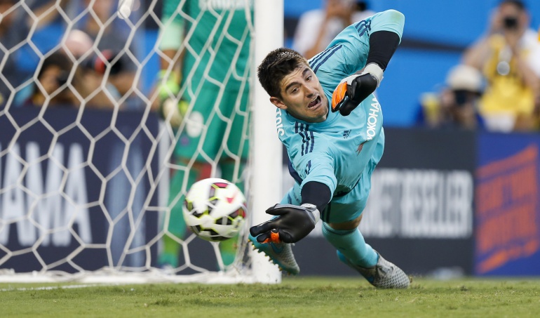 Courtois confía en volver a jugar en diciembre