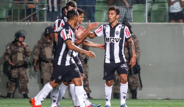 Mineiro busca recortar más distancia al líder Corinthians