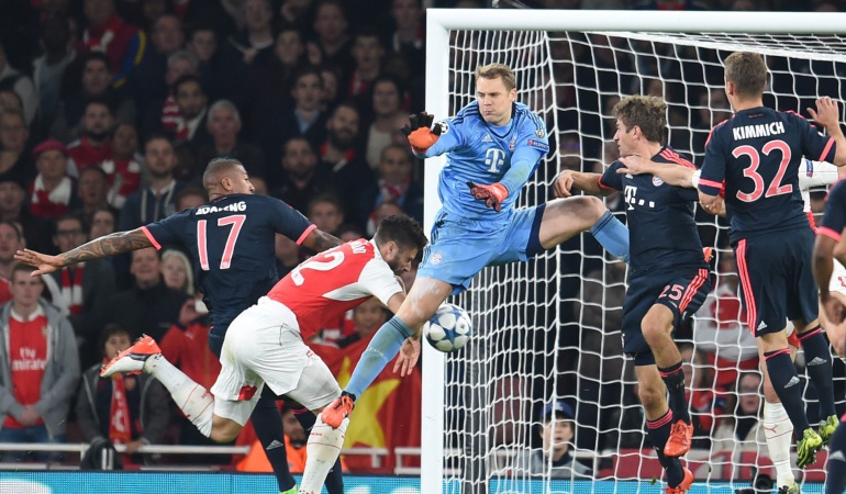 Un error de Neuer mantiene al Arsenal con vida