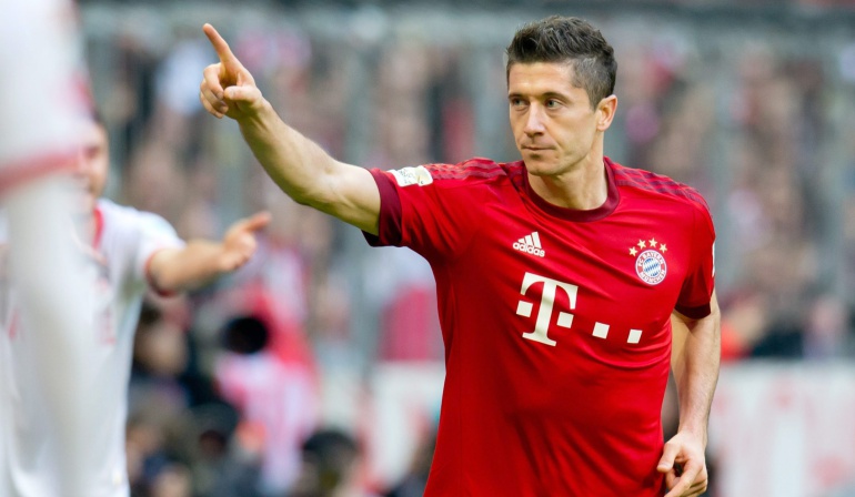 Lewandowski investigado selección Polonia Eurocopa 2016: Robert Lewandowski es investigado por beber en un escenario deportivo