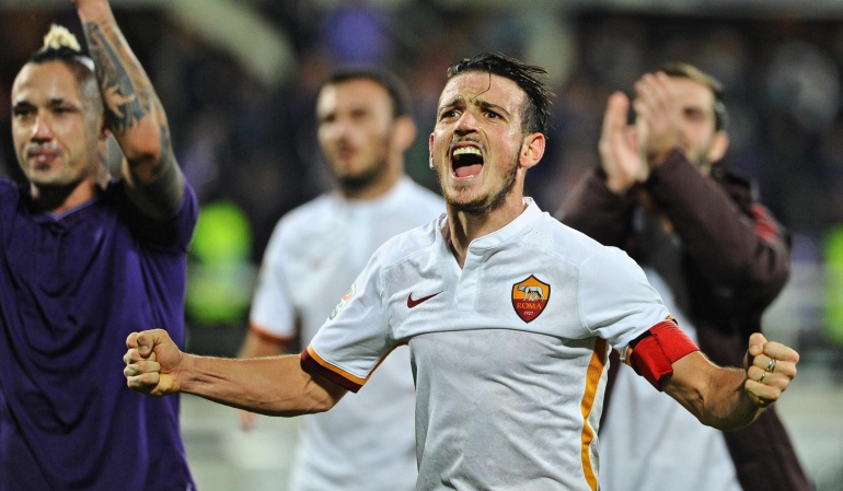 Roma asalta Florencia cierra la jornada como líder en Italia