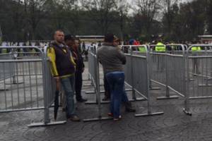 Los primeros en la fila para votar en Corferias Los primeros en la fila para votar en Corferias