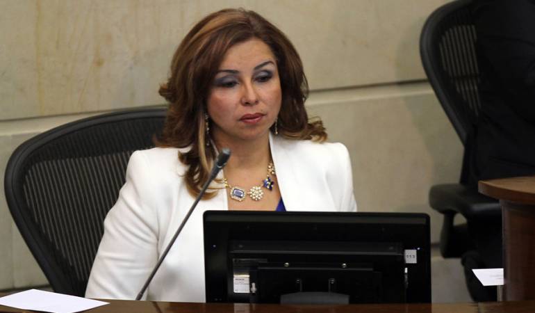 Vicepresidenta del Congreso pide perdón por lapsus y denuncia matoneo