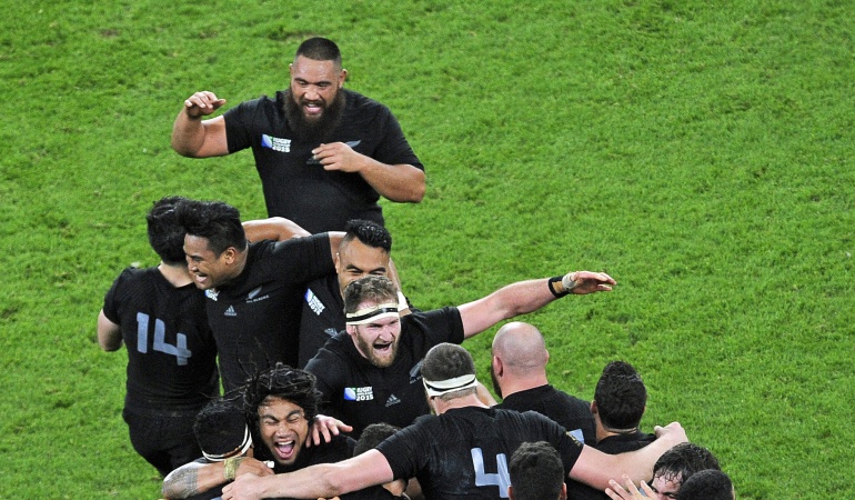 Los All Blacks pueden con una rocosa Australia y revalidan su título