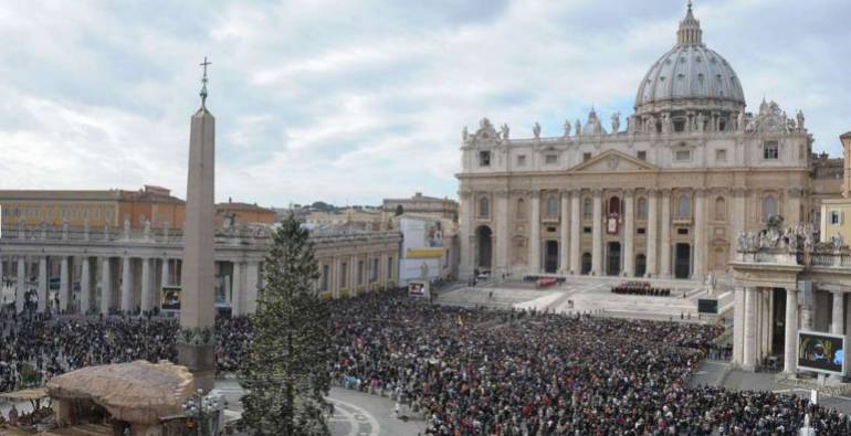 Denuncian finanzas oscuras y gastos excesivos en el Vaticano