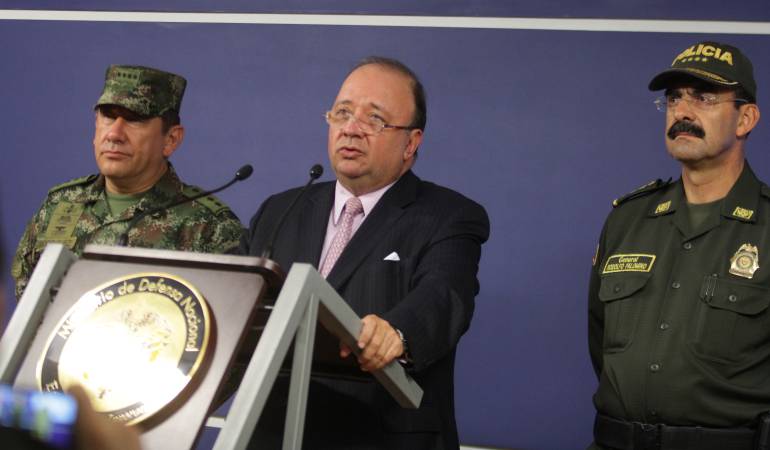 Ministro de Defensa pidió el ascenso de los 39 oficiales de la fuerza pública