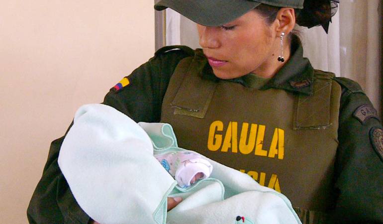 Un bebé de 10 días de nacido fue abandonado al cuidado de un habitante de la calle en Duitama: Un bebé de 10 días de nacido fue abandonado al cuidado de un habitante de la calle en Duitama