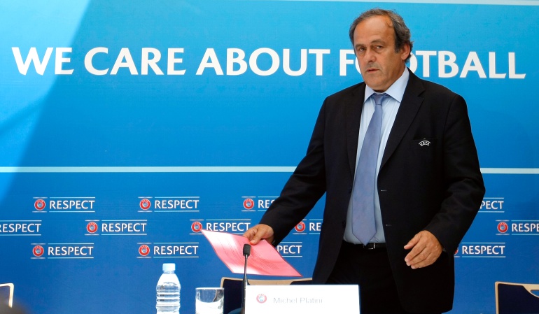 Informe muestra que la UEFA conocía en 1998 que Platini cobraba de la FIFA