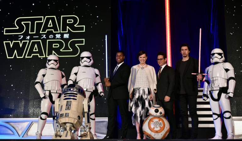 Estreno de Star Wars convoca decenas de personas que acampan en Los Ángeles