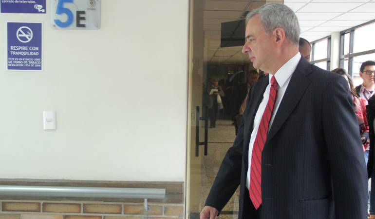 En libertad se defenderá exmagistrado por “soborno” a la Corte Constitucional
