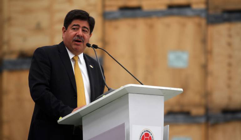 Luis Bedoya.