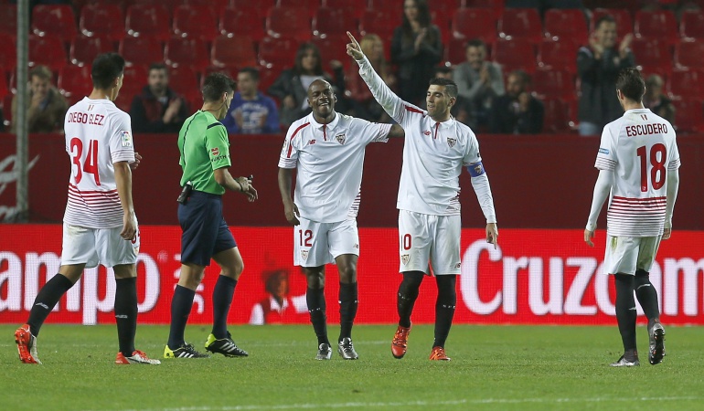 Paseo del Sevilla y sufrimiento del Deportivo en la Copa del Rey