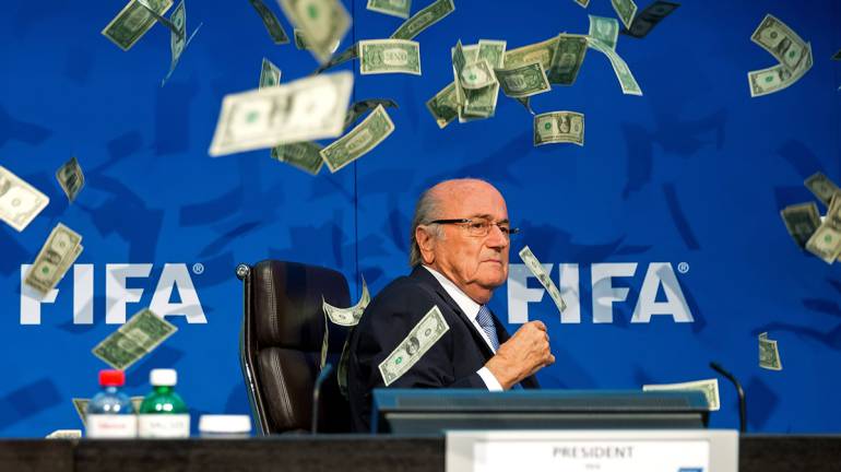 Octubre: FIFA suspende a Joseph Baltter, Un avión ruso se estrella en Sinaí