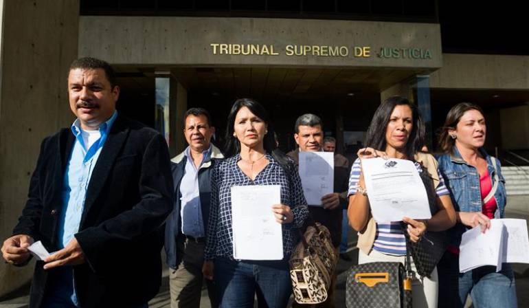 Supremo venezolano suspende proclamación de tres diputados opositores